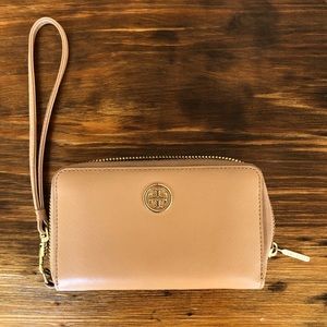 Tory Burch Robinson Wristlet